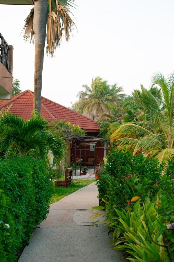 Bamboo Garden Hotel Serrekunda Exterior foto