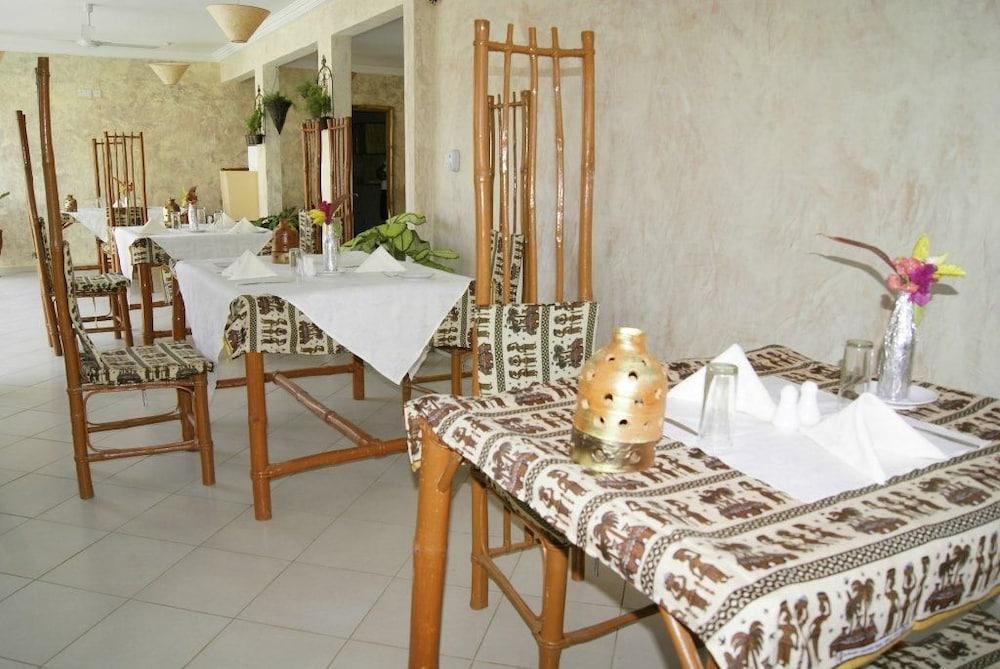 Bamboo Garden Hotel Serrekunda Exterior foto