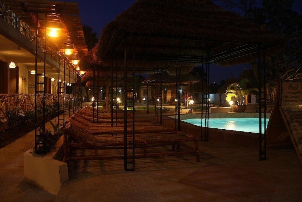 Bamboo Garden Hotel Serrekunda Exterior foto